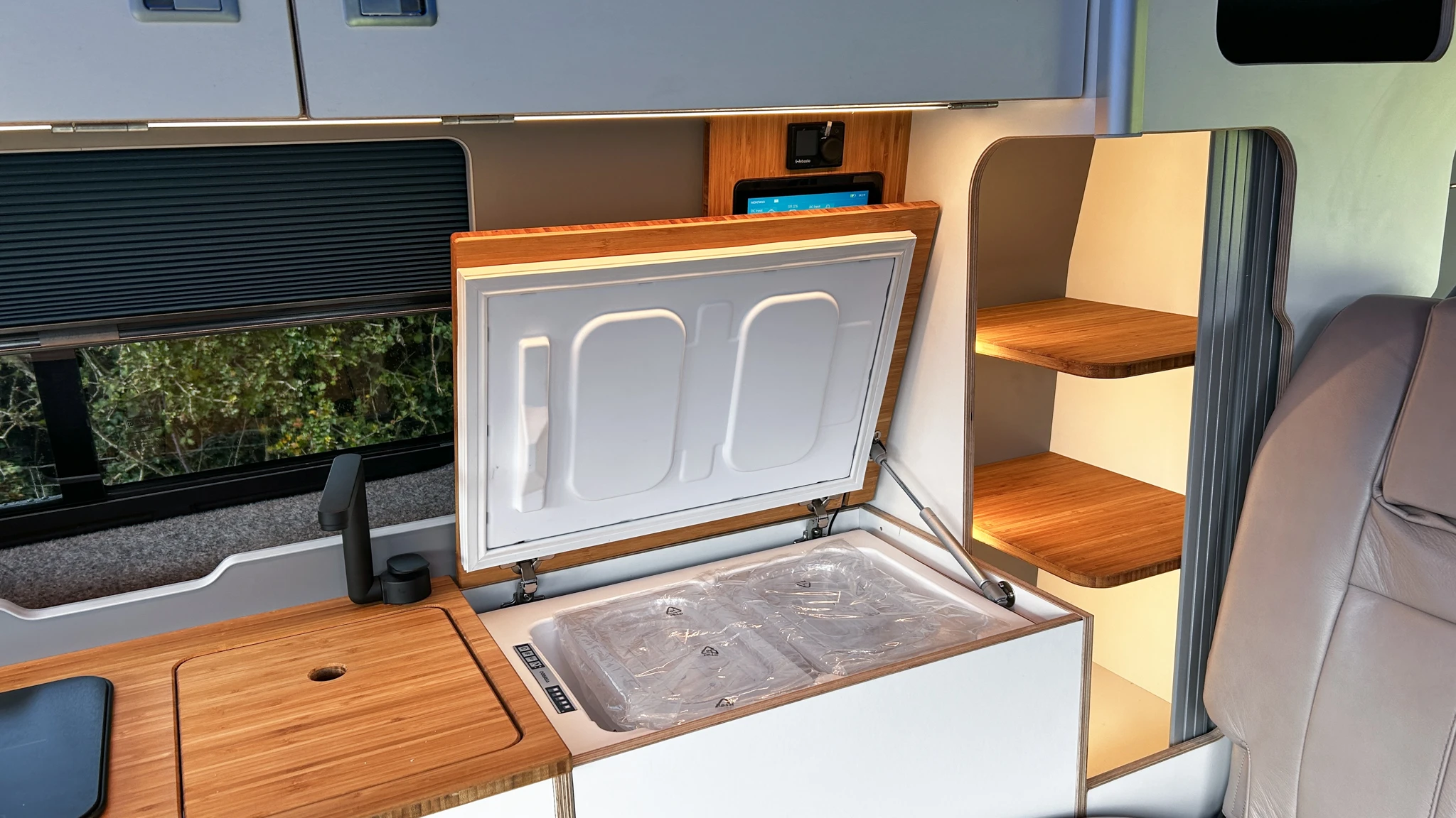 New '25 VW Transporter T7 Campervan 150ps Automatic Commerce Plus - Image 16