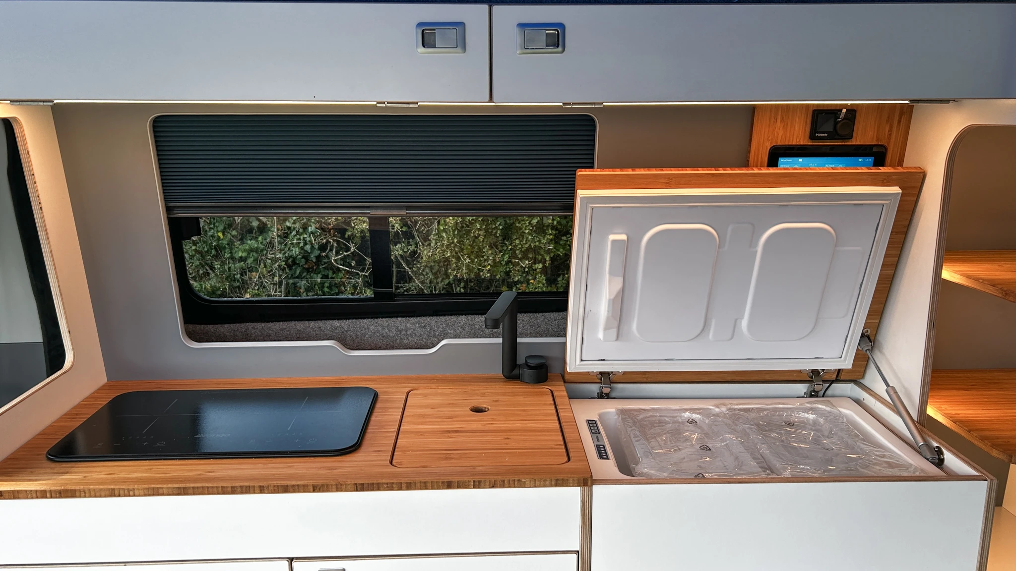 New '25 VW Transporter T7 Campervan 150ps Automatic Commerce Plus - Image 15